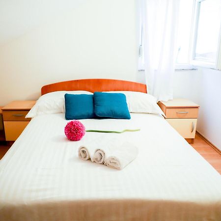 The Florens Residence Near The Beach With The Pool, Bbq And Kids Playground, Zadar Diklo Rom bilde