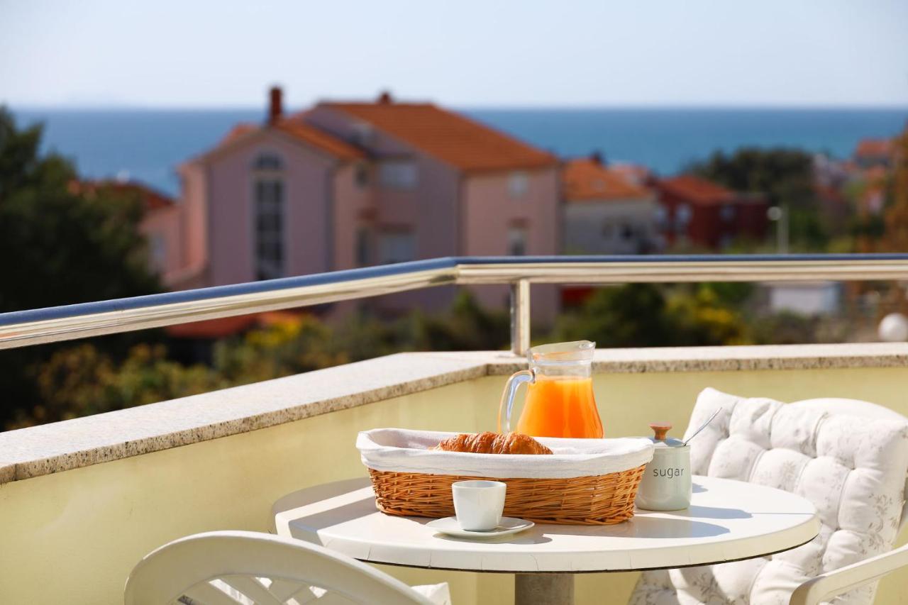 The Florens Residence Near The Beach With The Pool, Bbq And Kids Playground, Zadar Diklo Eksteriør bilde