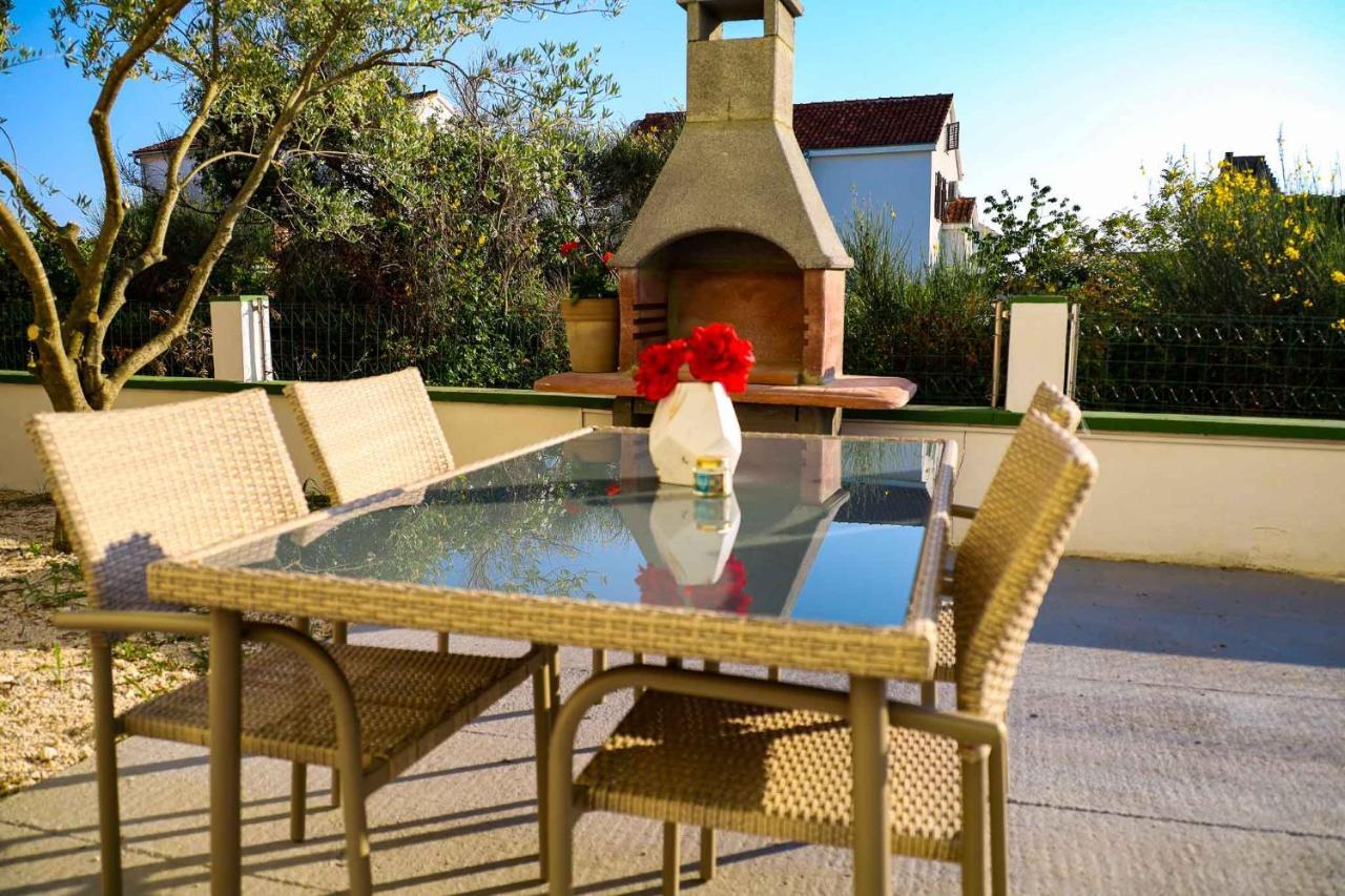 The Florens Residence Near The Beach With The Pool, Bbq And Kids Playground, Zadar Diklo Eksteriør bilde
