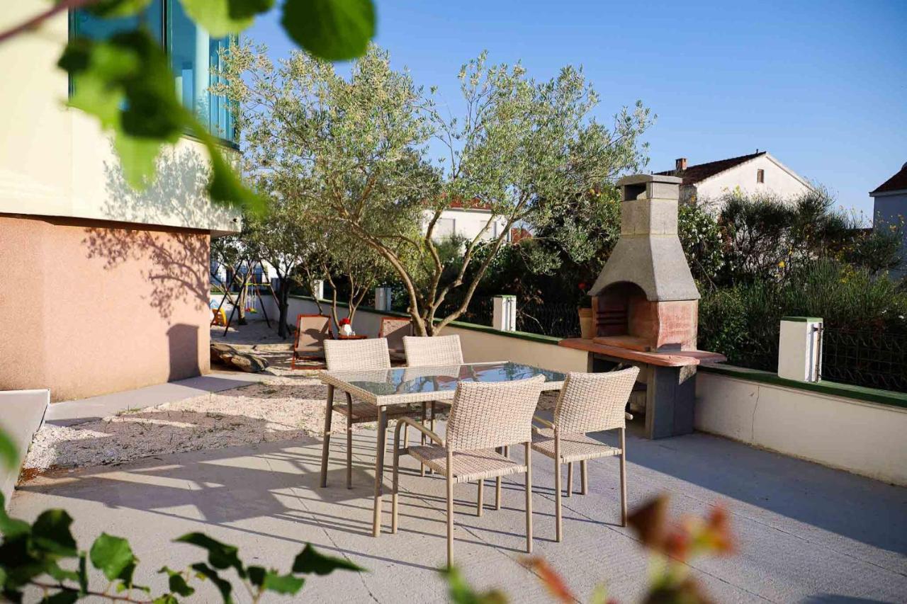 The Florens Residence Near The Beach With The Pool, Bbq And Kids Playground, Zadar Diklo Eksteriør bilde