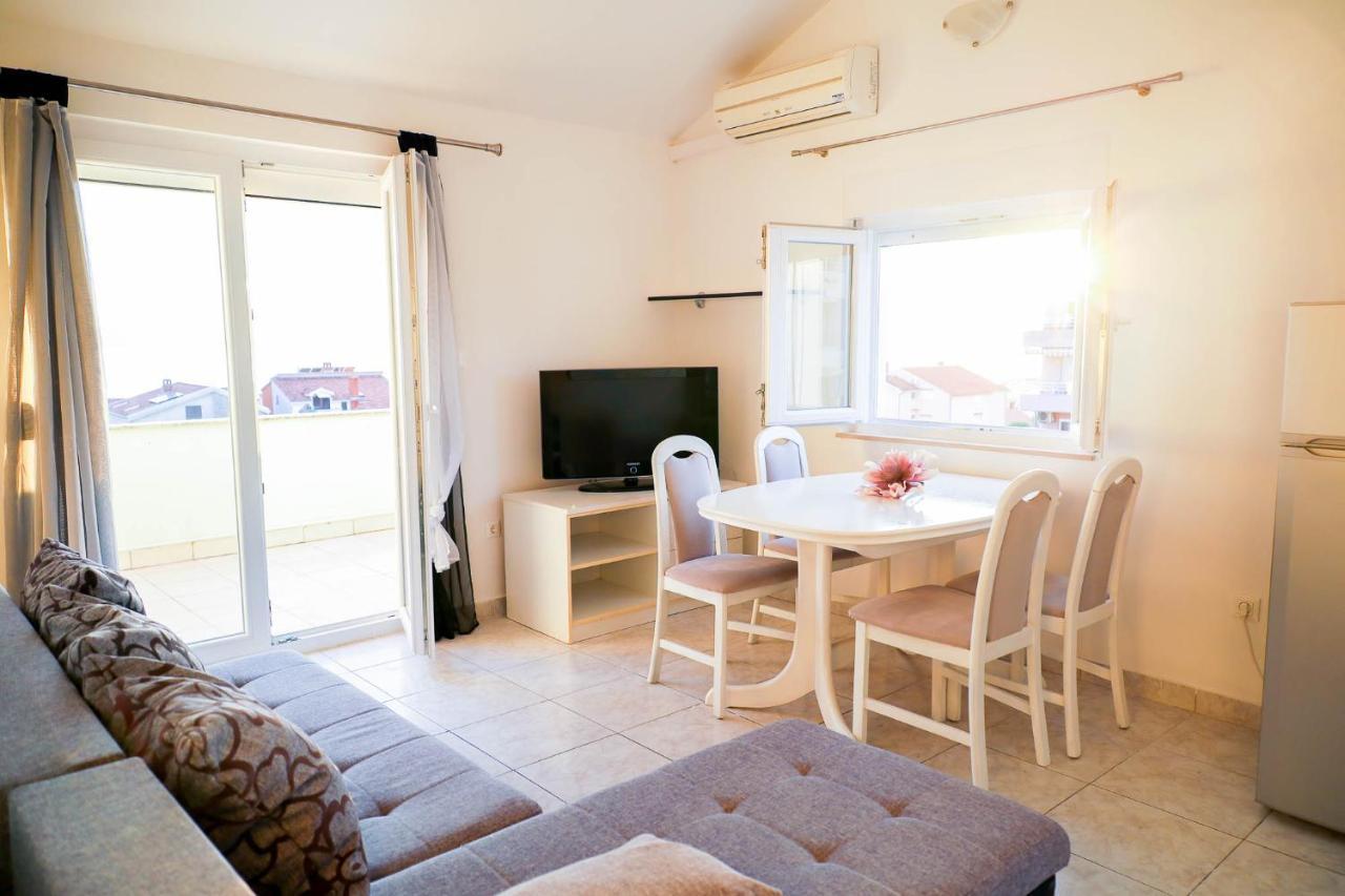 The Florens Residence Near The Beach With The Pool, Bbq And Kids Playground, Zadar Diklo Eksteriør bilde