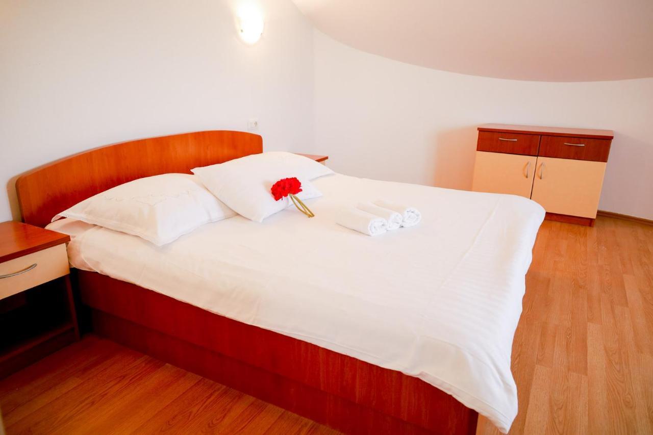 The Florens Residence Near The Beach With The Pool, Bbq And Kids Playground, Zadar Diklo Eksteriør bilde