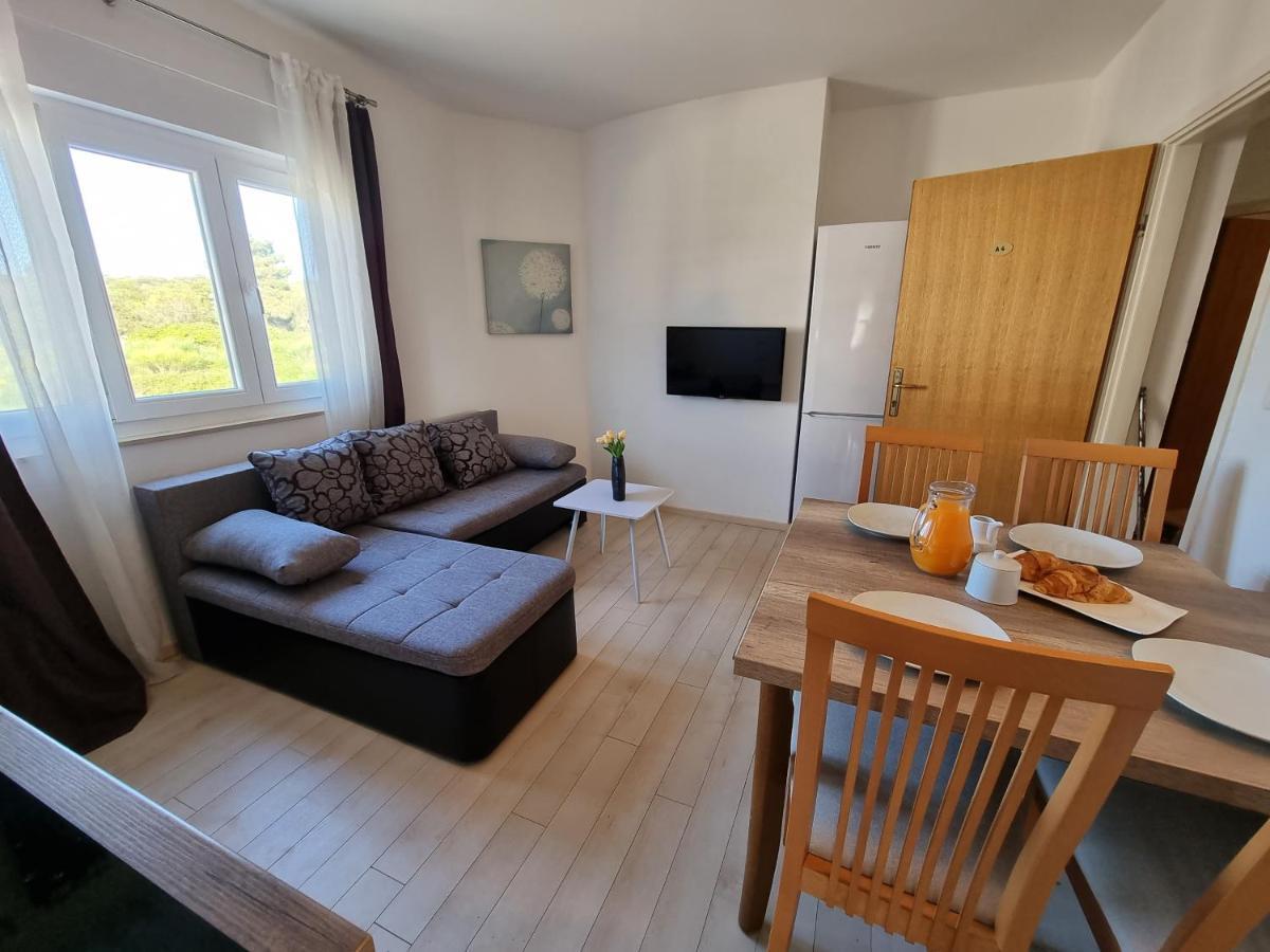 The Florens Residence Near The Beach With The Pool, Bbq And Kids Playground, Zadar Diklo Eksteriør bilde